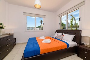 Villa, 3 habitaciones, alberca privada | Tabla de planchar con plancha, cunas, camas extra y wifi gratis 