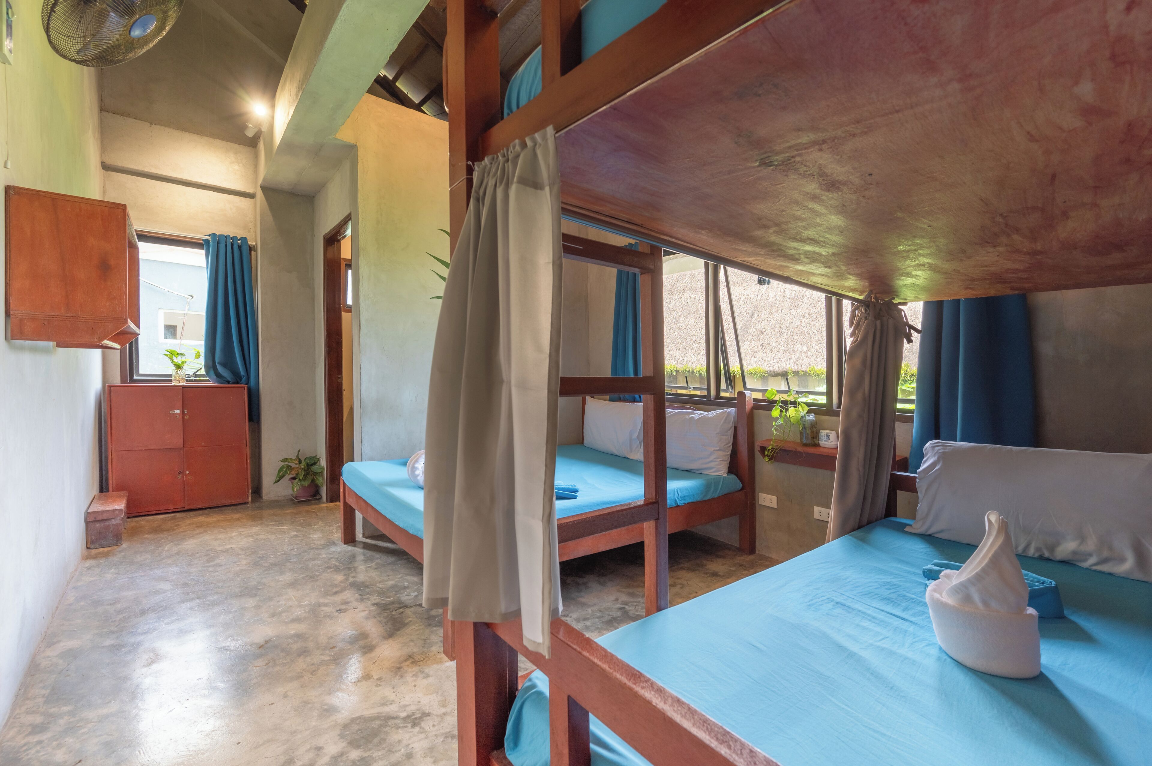 Deluxe Quadruple Room | Blackout drapes, bed sheets