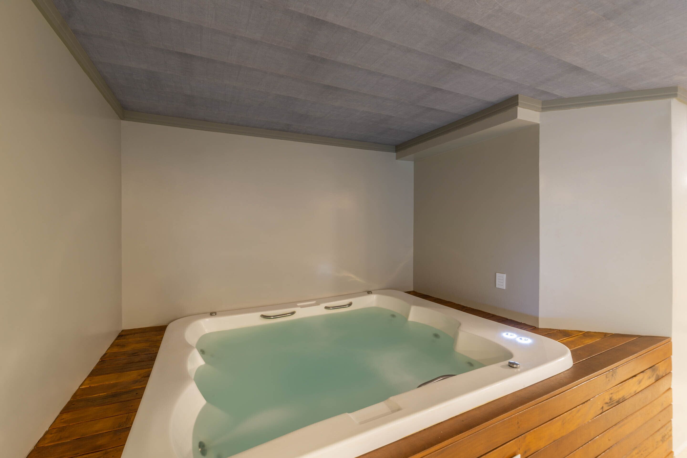 indoor pool, open 10:00 am to 10:00 pm, pool loungers