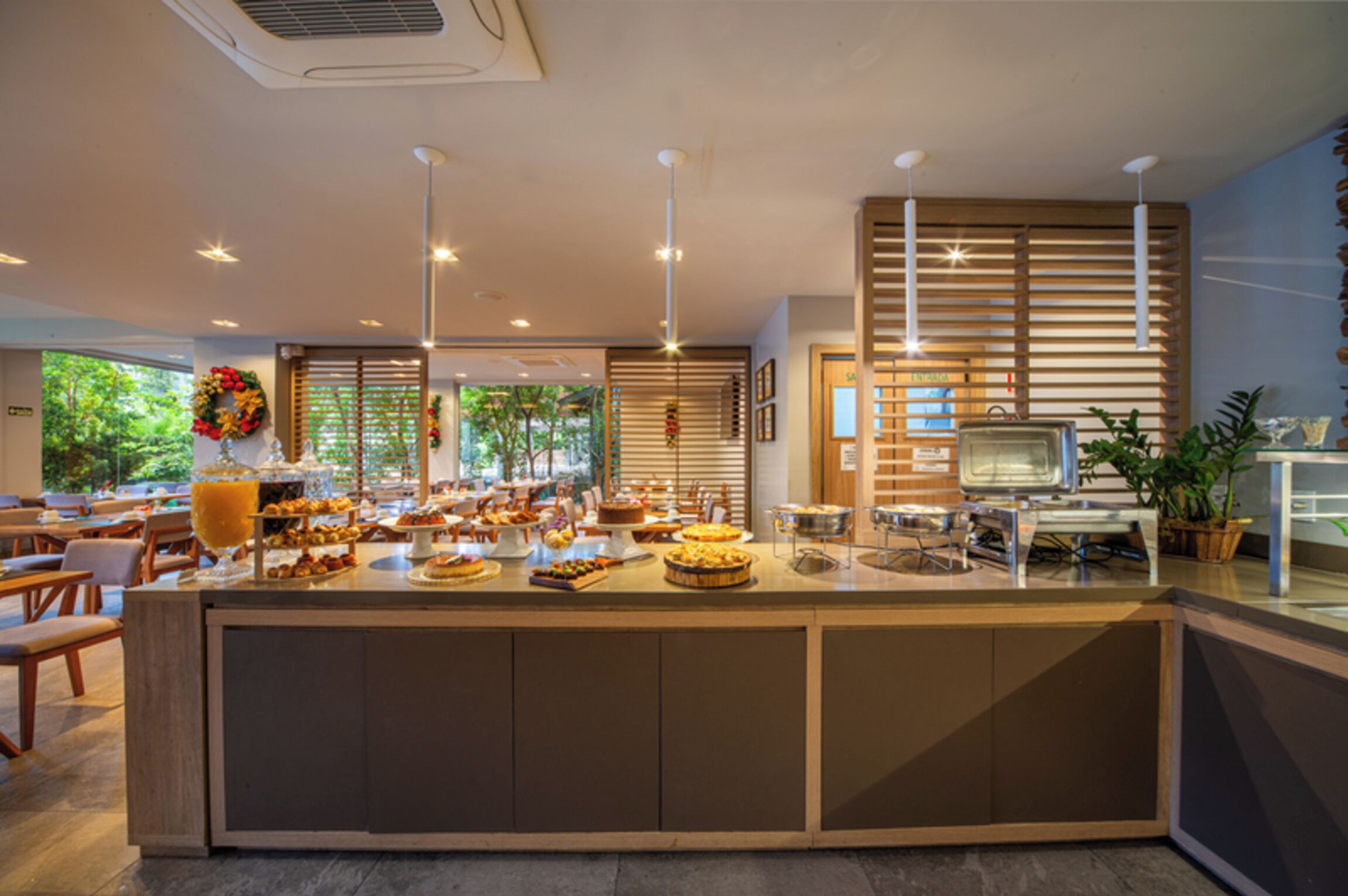 Free daily buffet breakfast