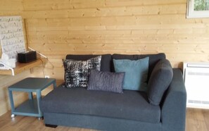 Chalet Romantico, terrazzo, vista montagna | Soggiorno | TV a schermo piatto