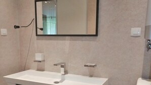 Unclassified image, 5 of 5, button - Royal Gardens Luxury Apartments (Budva)