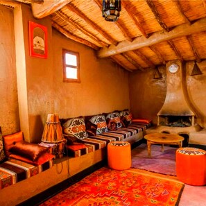 Double Room, 1 Double Bed | Restaurant | Breakfast, lunch, dinner served; local and international cuisine  - Ecoferme Tamalait (Skoura)