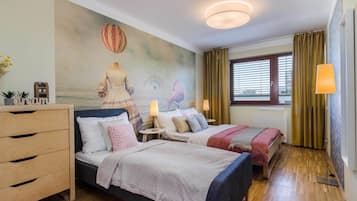 Deluxe apartman, kilátással a kertre | Egyedi dekoráció, egyedi berendezés és íróasztal