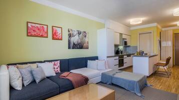 Deluxe Apartment, Garden View | Living room | Smart TV