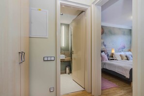 Deluxe Apartment, Garden View | Living area