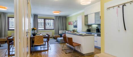 Deluxe Apartment, Garden View | Living room | Smart TV