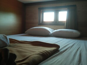 Desk, free WiFi, bed sheets - Made House (Denpasar)