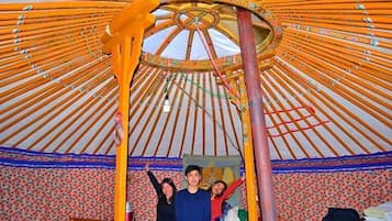 Gemeinsamer Basic-Schlafsaal, Gemischter Schlafsaal, Gemeinschaftsbad, Bergblick | Zimmersafe, Schreibtisch, VerdunkelungsvorhÀnge, schallisolierte Zimmer