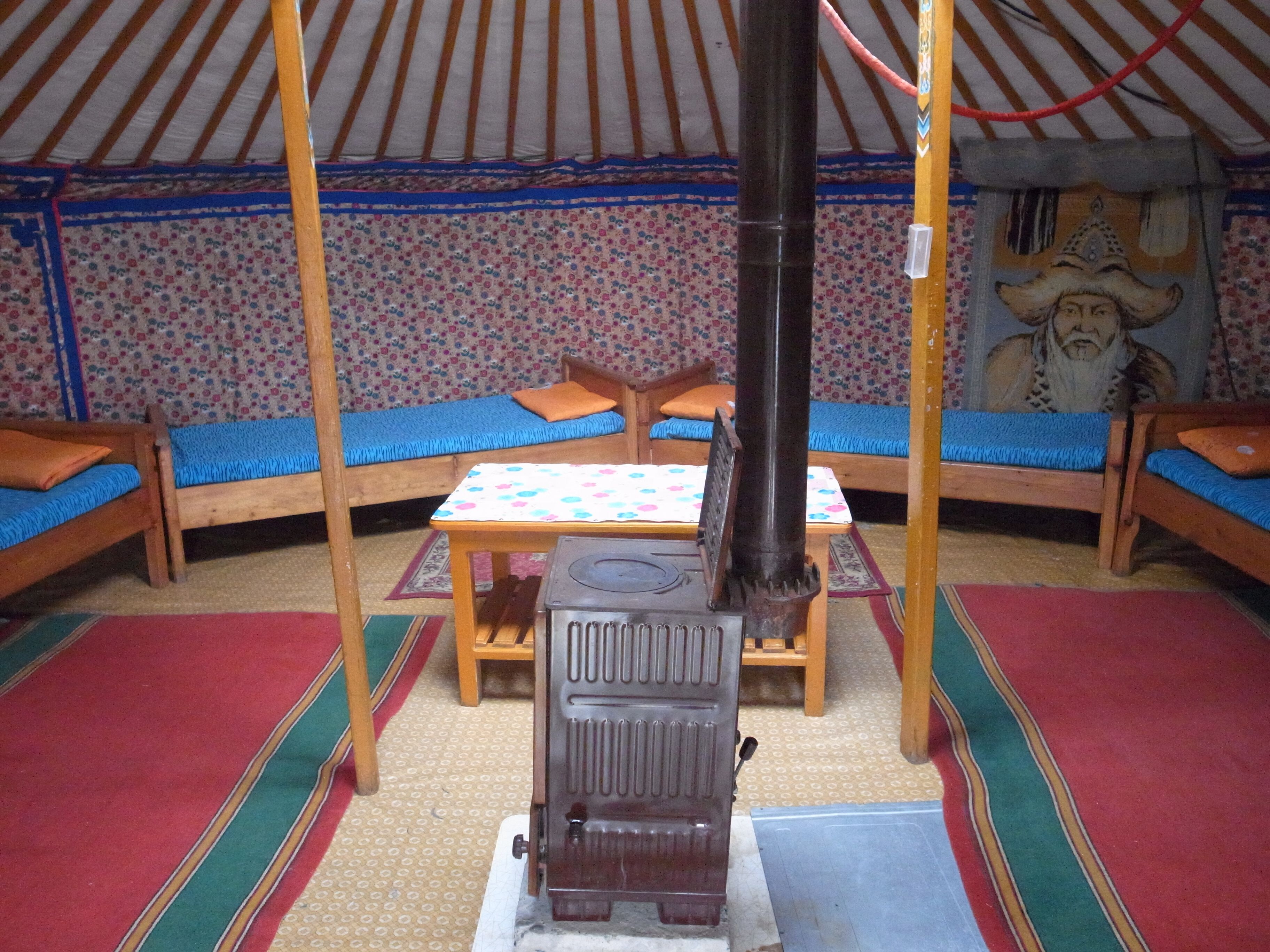 Basic-fællessovesal - mænd/kvinder - fælles badeværelse - bjergudsigt | Pengeskab på værelset, skrivebord, mørklægningsgardiner, lydisolering