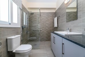 Bathroom - Villa Olivia (Xylofagou)