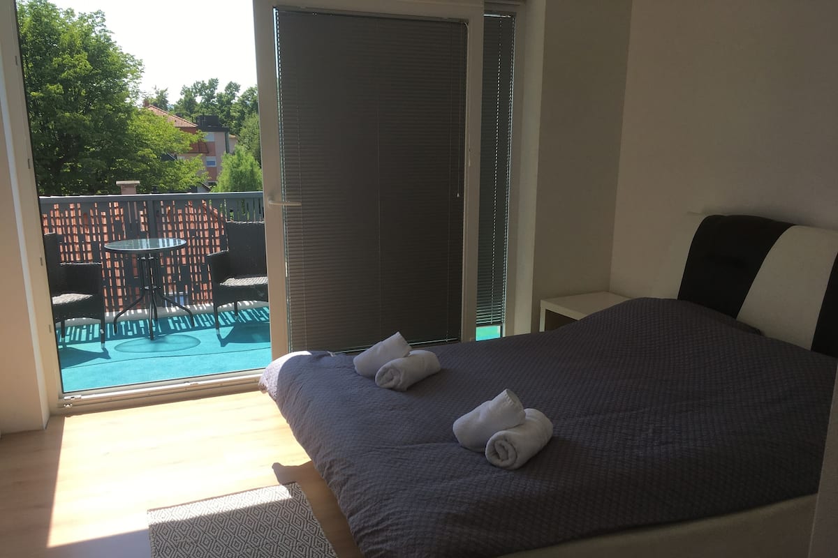 Superior kamer, balkon | Een bureau, een laptopwerkplek, geluiddichte muren, gratis wifi