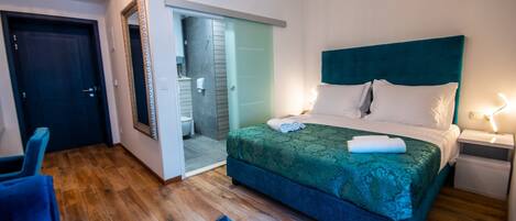 Deluxe-Doppelzimmer, eigenes Bad (Room 2) | 1 Schlafzimmer, Minibar, Zimmersafe, Schreibtisch