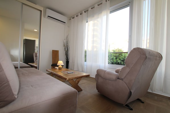 Family Apartment, 1 Bedroom | Living area | Flat-screen TV - Arendalzrail Apartments - Balfour St. 61 (Bat Yam)