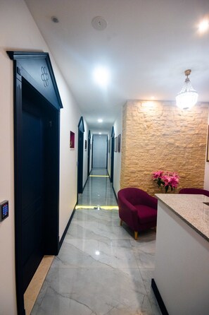 Reception - Center Luxury Rooms 3 (Split)