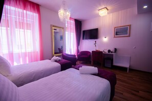Kahden hengen deluxe-huone, oma kylpyhuone (Room 5) | Minibaari, tallelokero huoneessa, työpöytä