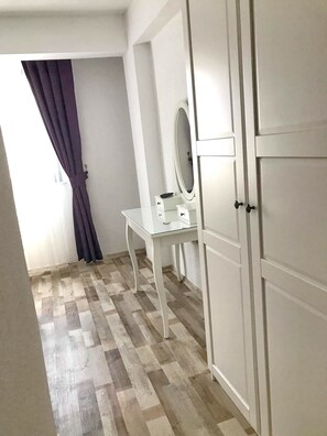 Comfort Suite, 1 Double Bed with Sofa bed | 1 bedroom, premium bedding, free WiFi, bed sheets - Hasanaki Guest House (Bozcaada)