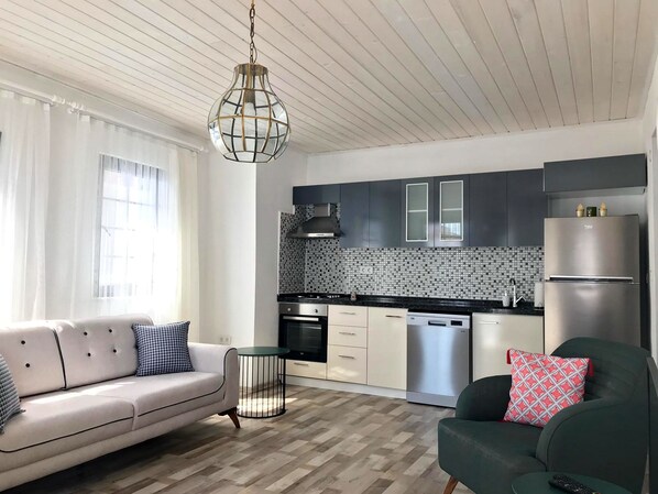 Comfort Suite, 1 Double Bed with Sofa bed | Private kitchenette - Hasanaki Guest House (Bozcaada)