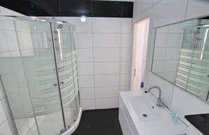 Family Apartment, 2 Bedrooms, Non Smoking | Bathroom - Arendalzrail Apartment - Balfour 35 (Bat Yam)