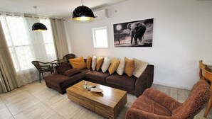 Apartamento familiar, 3 habitaciones | Sala de estar