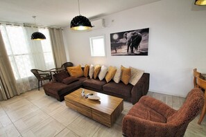 Familie appartement, 3 slaapkamers | Woonkamer | Flatscreentelevisie