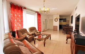 Superior Apartment, 3 Bedrooms, Sea View | Free WiFi, bed sheets