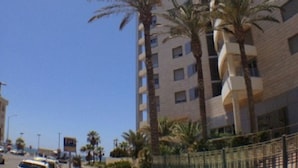 A tall, modern building with multiple balconies and a clear sky. - Arendalzrail Apartments - Yoseftal Street 3 (Bat Yam)
