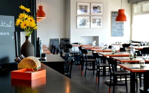 Der serveres frokost og aftensmad