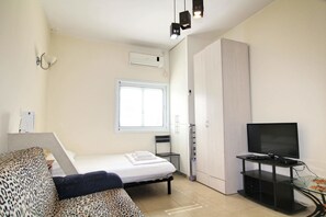 Exterior detail - Arendalzrail Apartments Rothschild St.33 (Bat Yam)