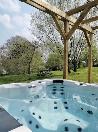 Kingfisher Log Cabin | Terrace/patio