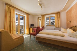 Minibar, in-room safe, desk, free WiFi - Pension Ederhof (Jochberg)