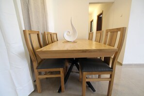 Family Apartment, 3 Bedrooms | In-room dining - Arendalzrail Apartment - Hertsel St. 4 (Bat Yam)