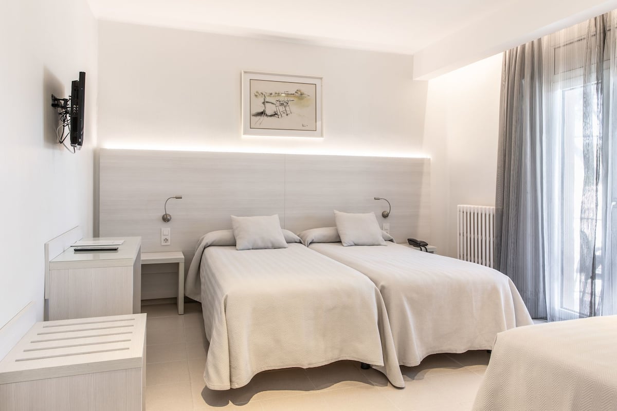 Camera con letto matrimoniale o 2 letti singoli, vista mare parziale (Especial) | Culle/letti per bambini (a pagamento), Wi-Fi gratuito, lenzuola