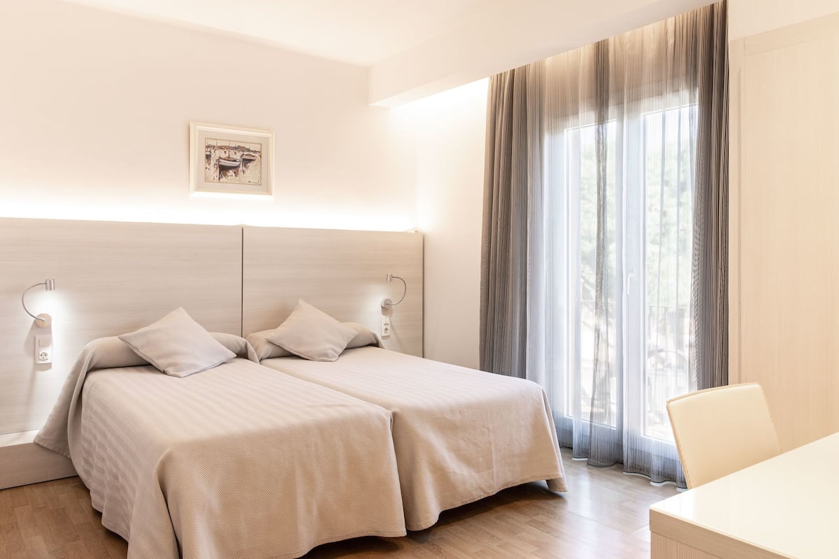 Double or Twin Room, Sea View (Especial) | Cots/infant beds, free WiFi, bed sheets