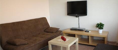 Appartement, 1 chambre, vue mer | Salle de séjour | Télévision à écran plat
