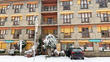 Vista frontal de la propiedad