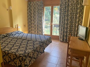 Double Room | Desk, cots/infant beds, free WiFi, bed sheets - Hotel Antic (La Cortinada)