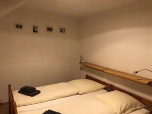 Apartment | Schreibtisch, Verdunkelungsvorhänge, schallisolierte Zimmer