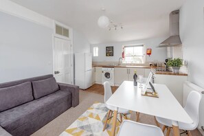 Appartement, 1 chambre, vue sur la ville | Aire de séjour | Téléviseur connecté, Netflix