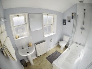 One Bedroom Apartment with City View | Bathroom - The King's Meadery (Bath)