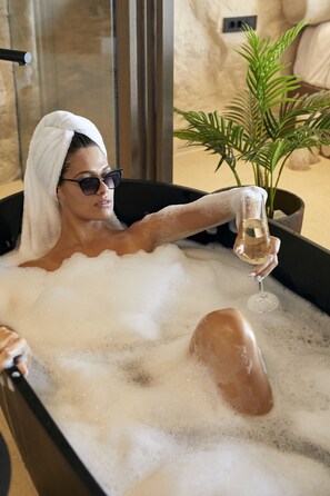 Soundproofing, free WiFi - North Santorini A Luxury Spa Hotel (Santorini)