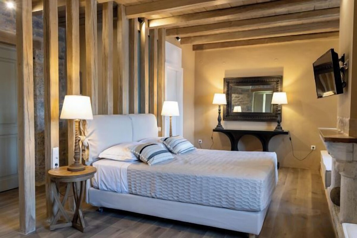 1 bedroom, Egyptian cotton sheets, premium bedding, pillowtop beds