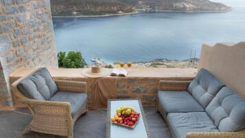 King Suite with Panoramic Sea View | Terassi/patio