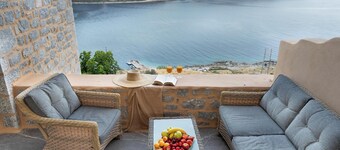 Akrolithi Guesthouse