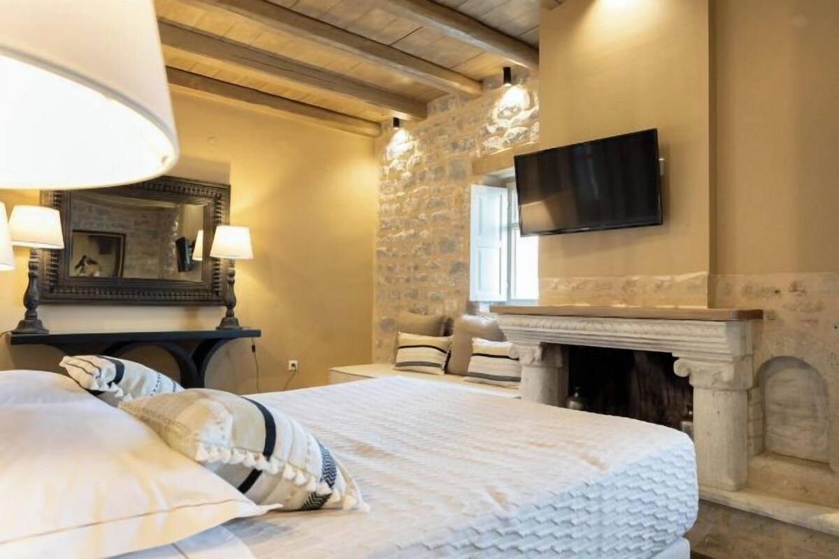 1 bedroom, Egyptian cotton sheets, premium bedding, pillowtop beds