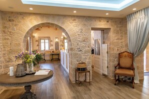 Lobby-Lounge