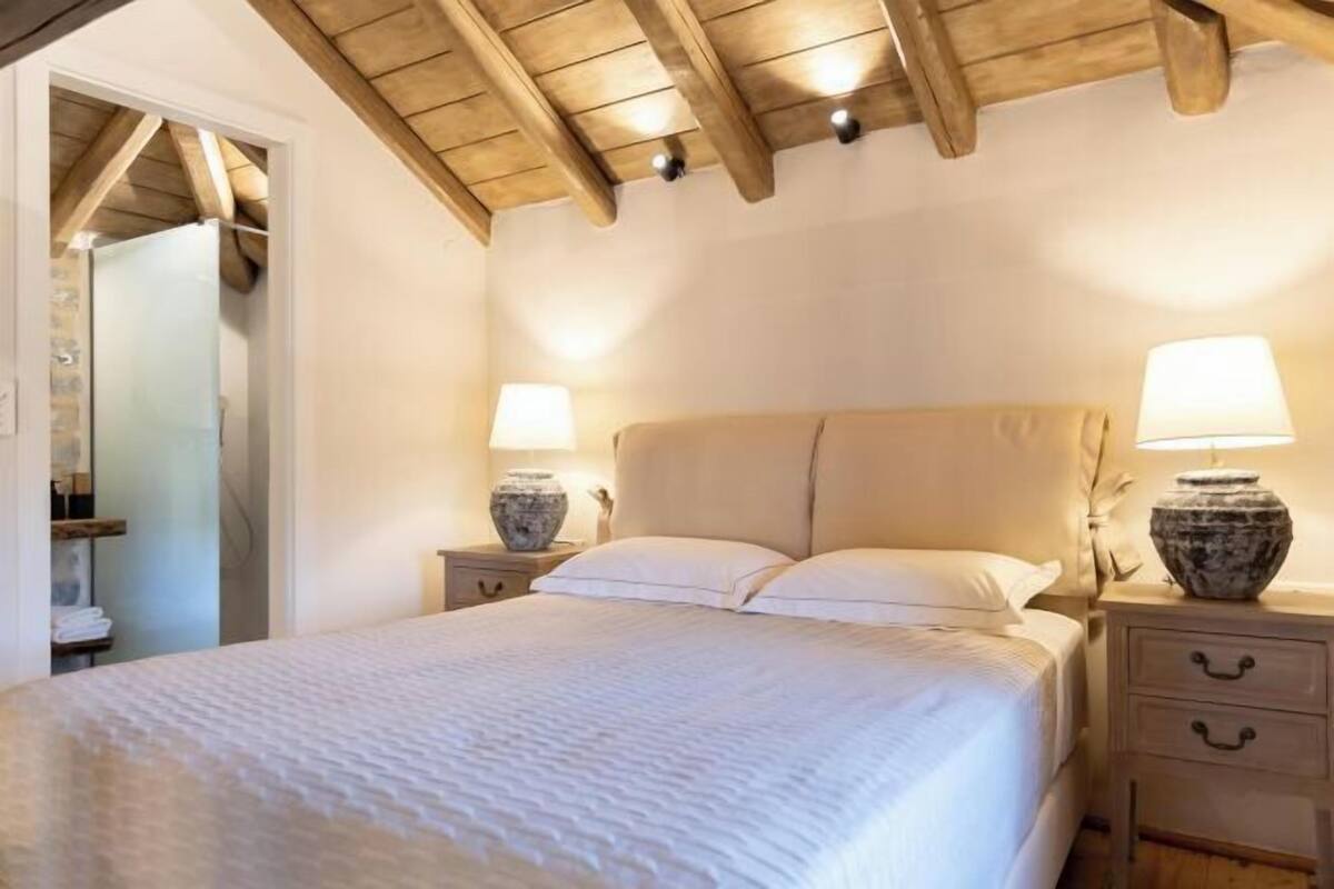 1 bedroom, Egyptian cotton sheets, premium bedding, pillow-top beds