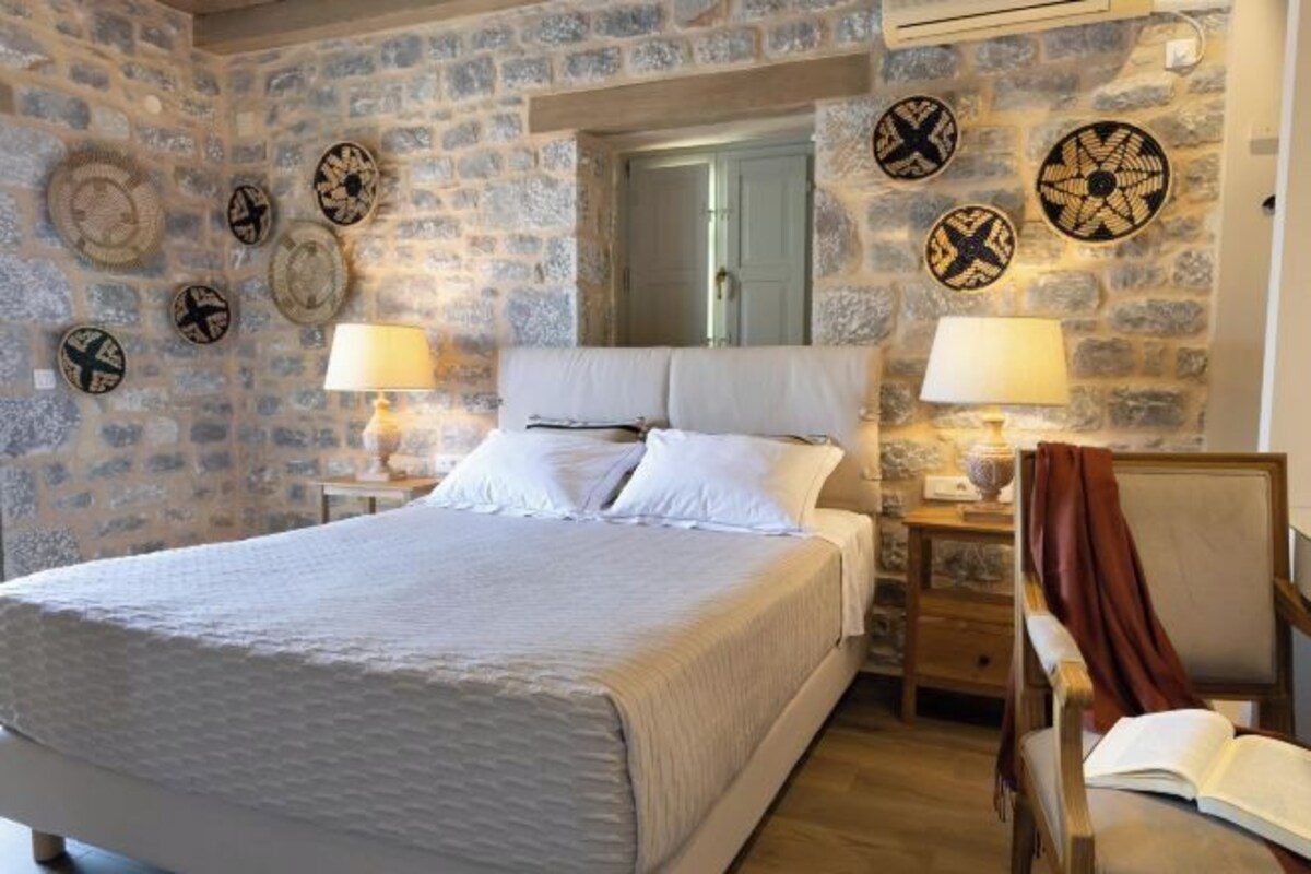 1 bedroom, Egyptian cotton sheets, premium bedding, pillowtop beds