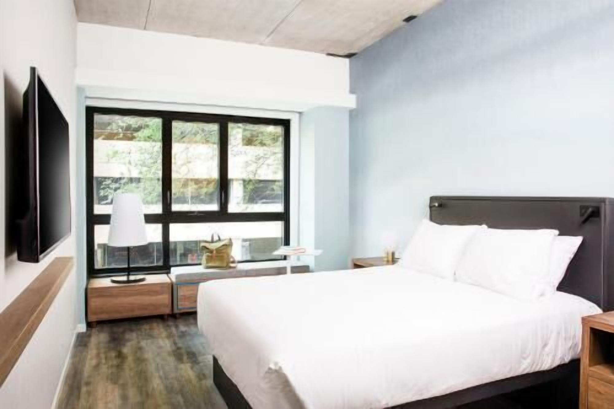 In-room safe, laptop workspace, iron/ironing board
