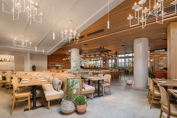 2 restaurants, breakfast, lunch, dinner served; Mexican cuisine
